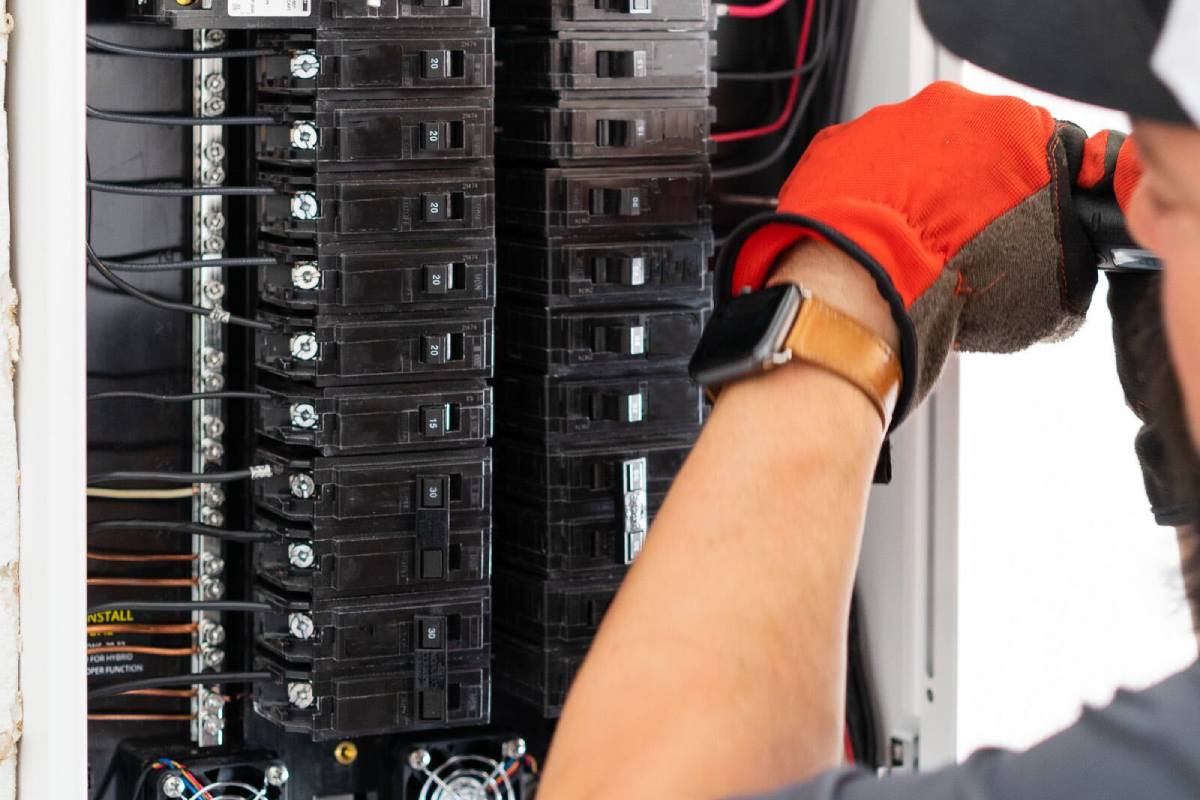 Electrical panel upgrade by Saguaro Solar